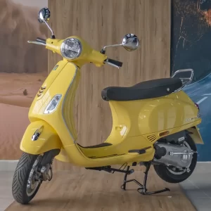 vespa 150 amarilla 01