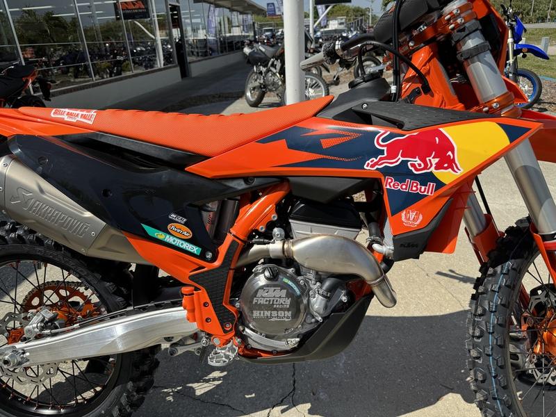 Moto de motocross KTM 250 SX-F Factory Edition 2024 nueva, lista para envío 2 Moto de motocross KTM 250 SX-F Factory Edition 2024 nueva, lista para envío - Imagen 2