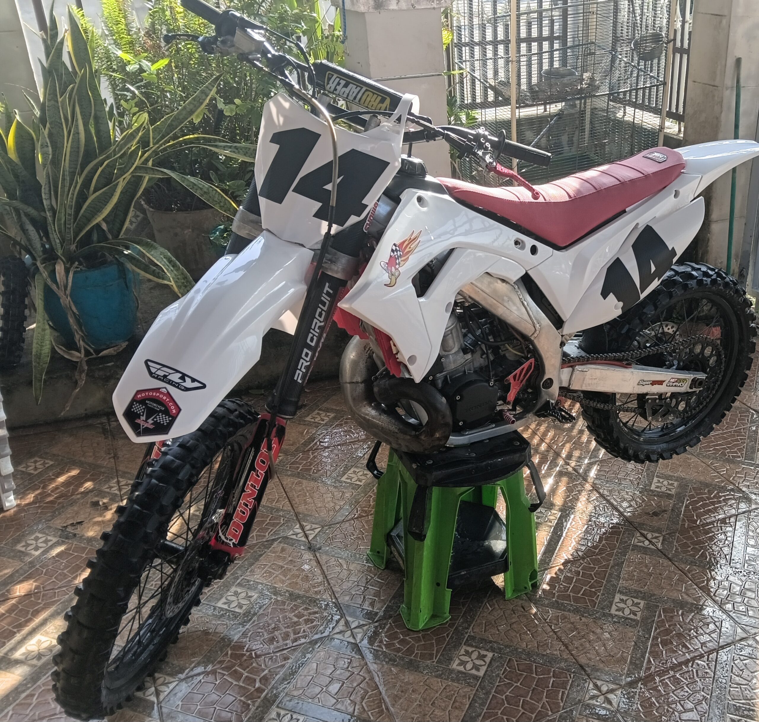 Moto honda cr 250. 2 tiempos. Año 2003.